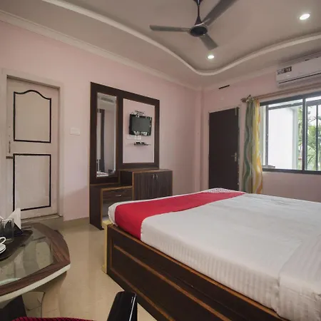 Lodge Oyo 17215 Garg Residency *