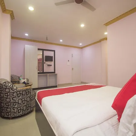 Oyo 17215 Garg Residency Lodge *
