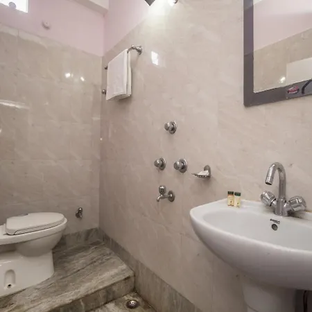 Oyo 17215 Garg Residency Lodge