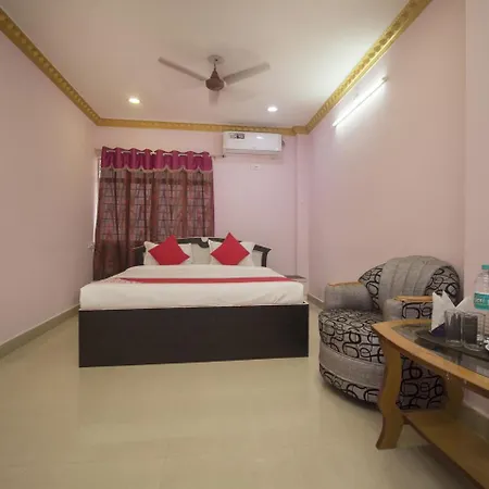 Lodge Oyo 17215 Garg Residency *