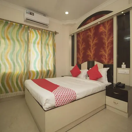 Lodge Oyo 17215 Garg Residency