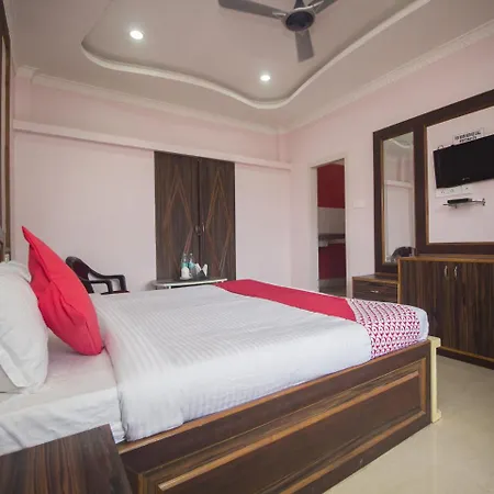 Lodge Oyo 17215 Garg Residency *